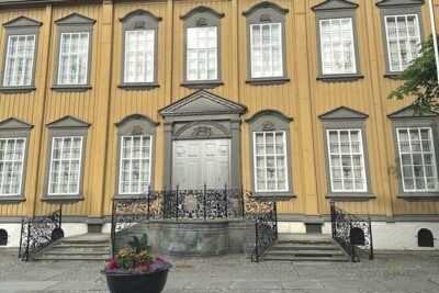 Trondheim's Regalia Self-Guided Tour of Norway's Historic Centre - The Nidelva River: Where Trade and Salmon Shape the City
