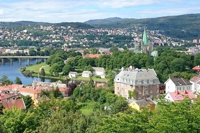 Trondheim's Regalia Self-Guided Tour of Norway's Historic Centre - Old Town Bridge and Bakklandet: Views, History, and Colorful Streets