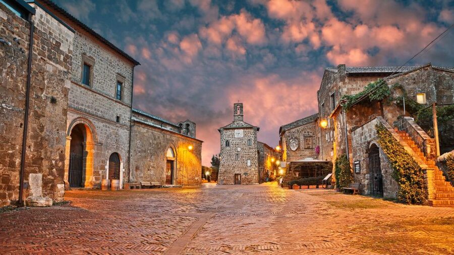 Tuscany: Self-Guided Video Tour with World's Top Experts - Montepulciano and Pienza: use the winemaking stories with the landscape in mind