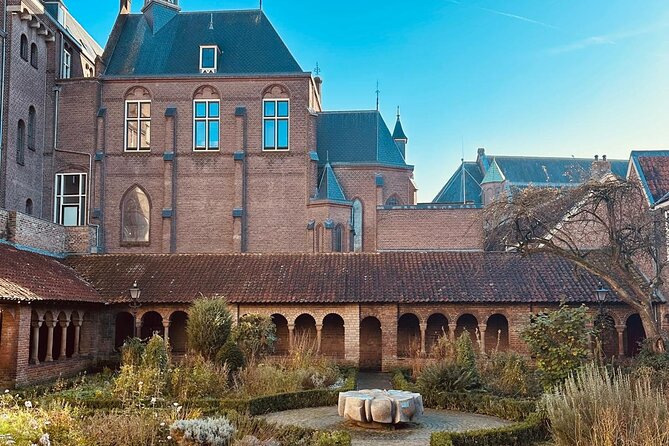 Utrecht Historic City: a Self-Guided Augmented Reality Tour - Ease of use: how navigation and “no guide” actually work