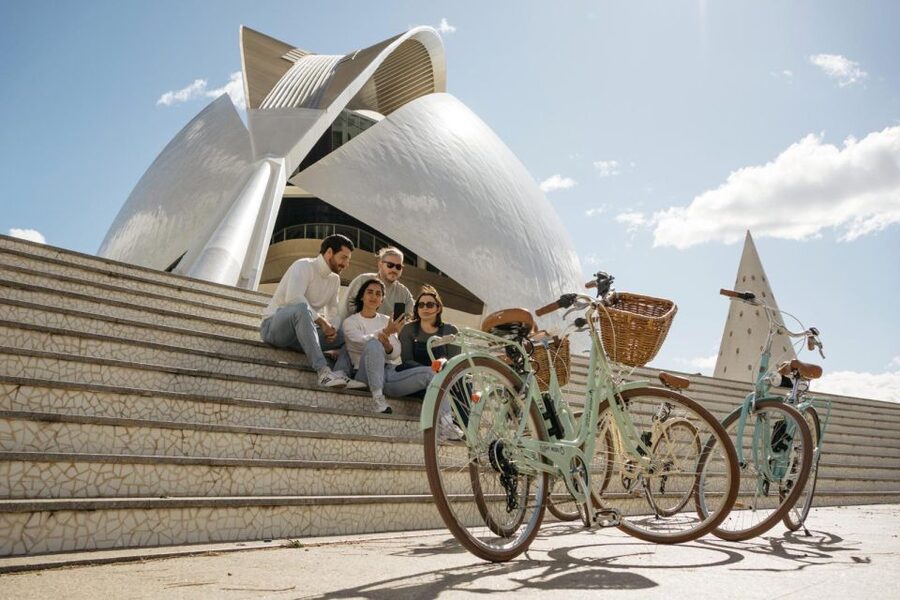 Valencia: Audioguide eng,esp,ita + Bike All Day - Building your route: monuments, secret-feeling spots, and food stops