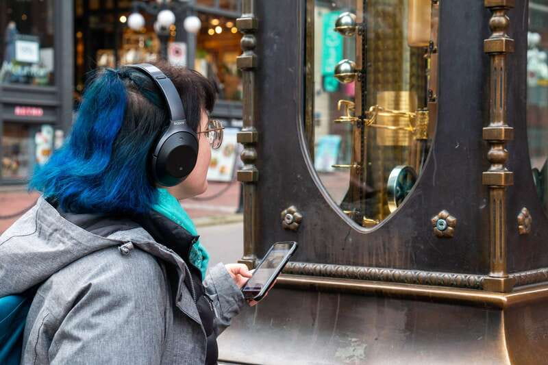 Vancouver: Self-Guided Smartphone Walking Tour of Gastown - Getting Your Bearings in Gastown, Without a Group Herd