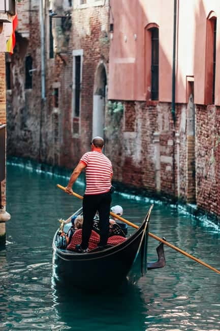 Venice: Gondola Ride under the Bridge of Sighs and Premium Audio Guide - Gondola Under the Bridge of Sighs: Views, Timing, and What Shared Really Means