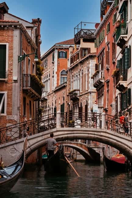 Venice: Gondola Ride under the Bridge of Sighs and Premium Audio Guide - FAQ
