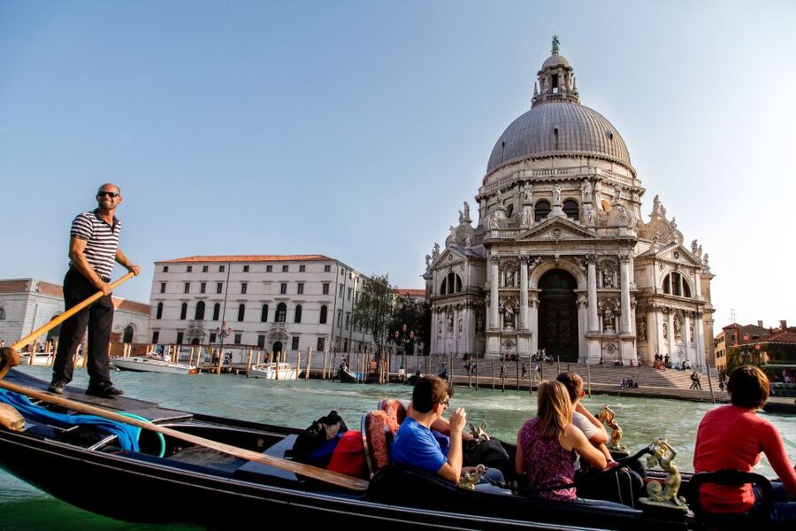 Venice: Gondola Ride with Live Guide or Audio Guide - Should You Book This Gondola Ride?