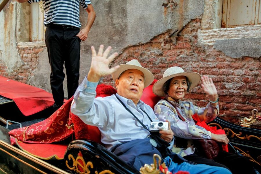 Venice: Gondola Ride with Live Guide or Audio Guide - Live Guide vs Audioguide by App: Choose Your Best Story Mode