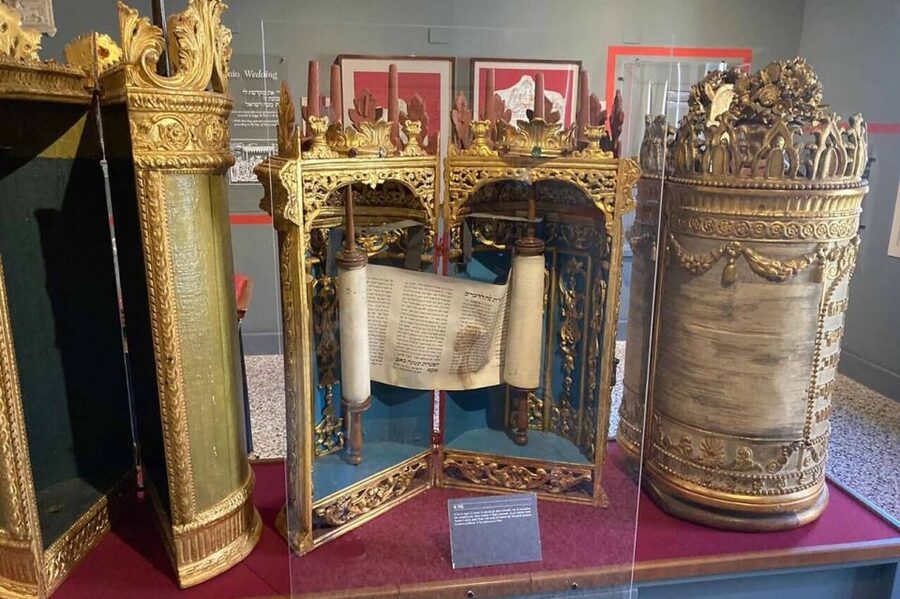 Venice: Jewish Ghetto and Synagogue Ticket with Audio Guide - Inside the Levantine Synagogue: what to look for