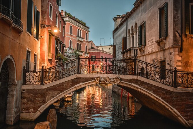 Venice Scavenger Hunt and Highlights Self Guided Audio Tour - Starting at Basilica dei Frari and How the Route Stays Flexible