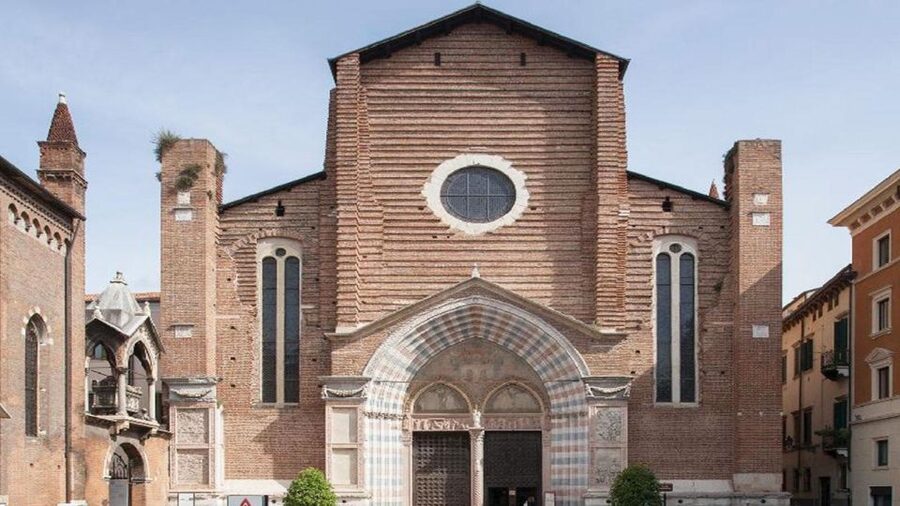 Verona Audioguide - TravelMate app for your smartphone - Verona introduction: get your bearings before you get lost