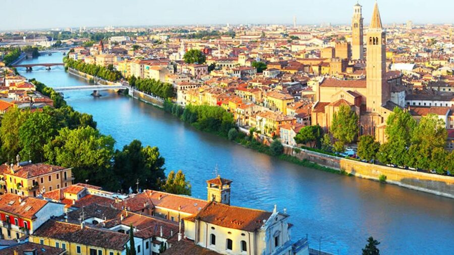 Verona Audioguide - TravelMate app for your smartphone - Basilica of San Zeno and Santa Anastasia: two church chapters, two different lenses