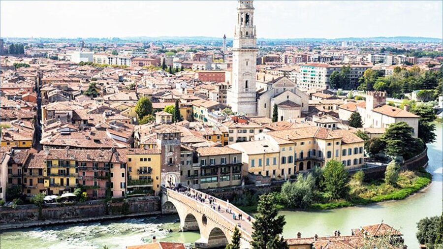 Verona Audioguide - TravelMate app for your smartphone - Castelvecchio and the Cathedral: listen for the “spotting cues”