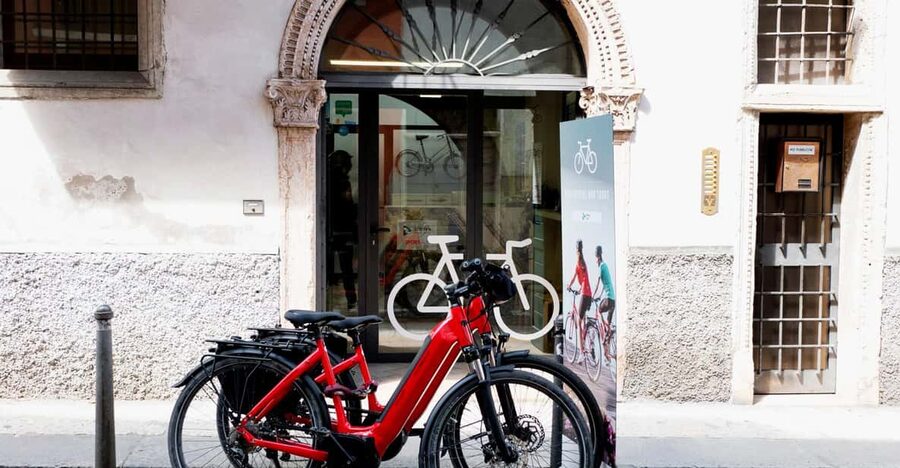 Verona Bike Tour, self-guided - Castelvecchio Bridge: A 10-Minute Photo Stop With Big Payoff