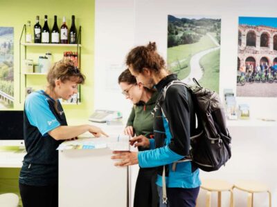 Verona: Valpolicella Wine Self-Guided E-Bike Tour & Tastings - Getting your bike in Verona: meeting point and the phone setup