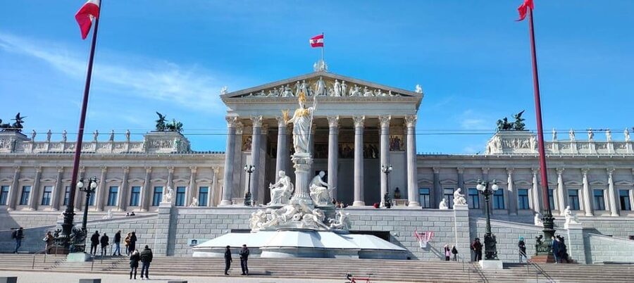 Vienna Audioguide - TravelMate app for your smartphone - Vienna Introduction and Local Cuisine: Start With Context, Not Confusion