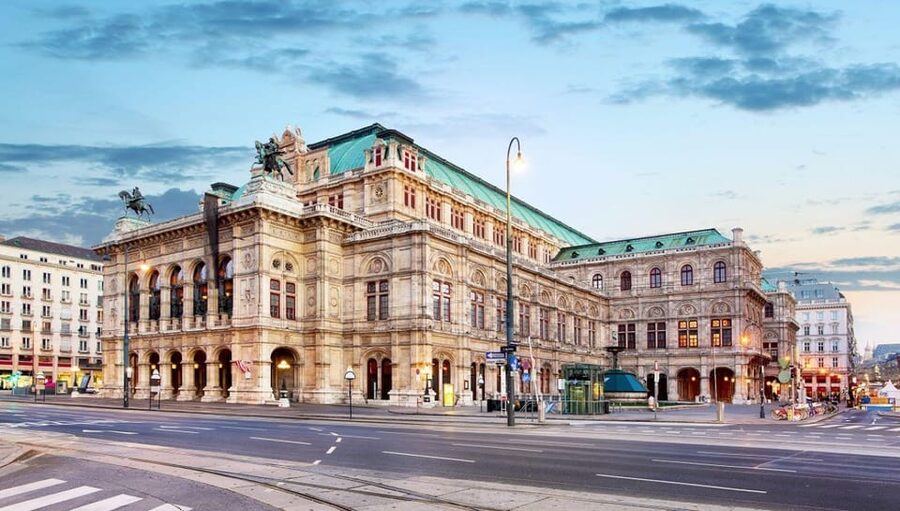 Vienna Audioguide - TravelMate app for your smartphone - St. Stephen’s Dom and Austria’s “Big Pictures”