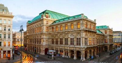Vienna: Self-Guided Audio Walking Tour on Your Phone - Download first, then relax: how the phone tour really works