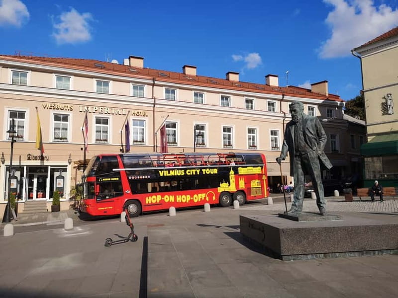 Vilnius: Sightseeing Audio Tour - 14th-Century Presidential Palace and a Gothic Town Hall Stop-Feel