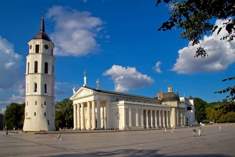 Vilnius: Sightseeing Audio Tour - Rūdninkų Street to Parliament and the Old KGB Headquarters Area