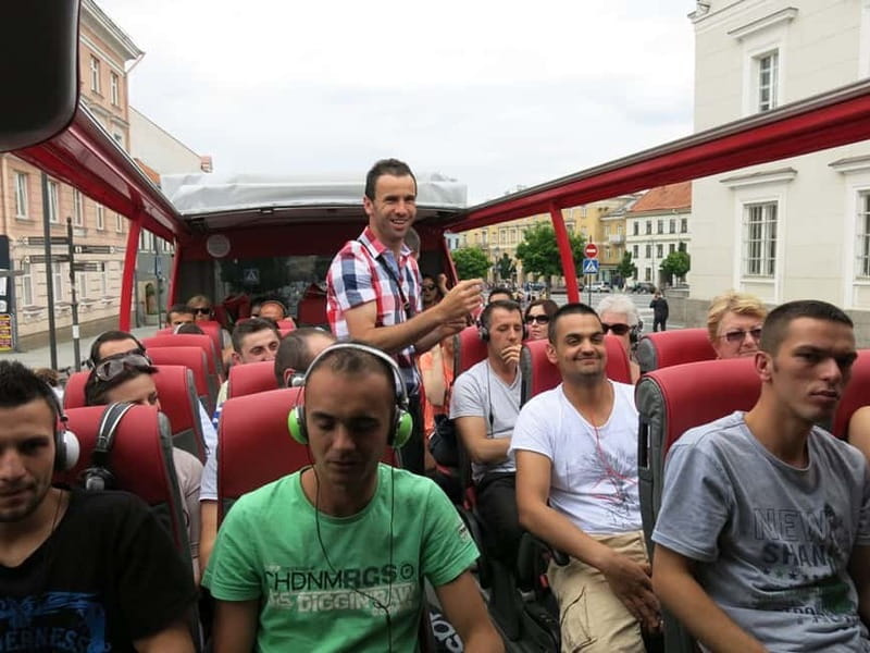 Vilnius: Sightseeing Audio Tour - St. Anne and Bernadine Churches: The Flying Buttresses Moment