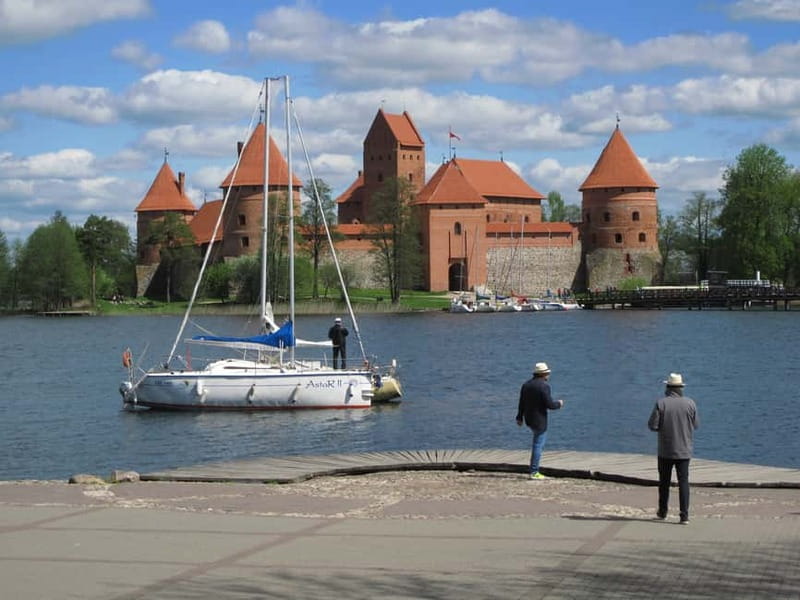 Vilnius: Trakai Tour with Audio Guide and Minibus Transfers - Key Highlights