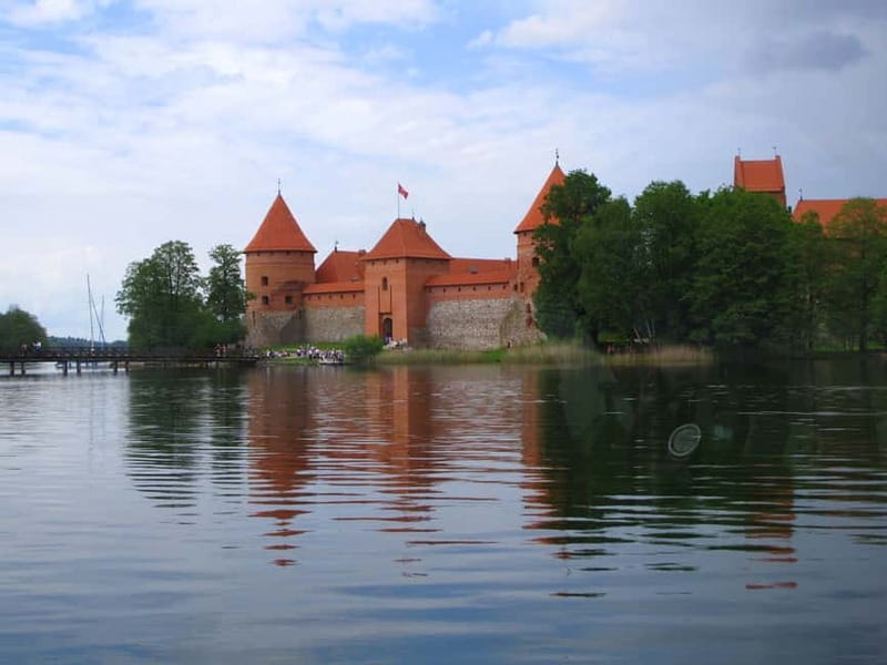 Vilnius: Trakai Tour with Audio Guide and Minibus Transfers - Insular Castle and Peninsula Castle Ruins: What to Prioritize