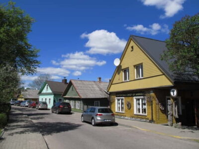 Vilnius: Trakai Tour with Audio Guide and Minibus Transfers - 2.5 Hours in Trakai Old Town: Your Walk-and-Shop Window