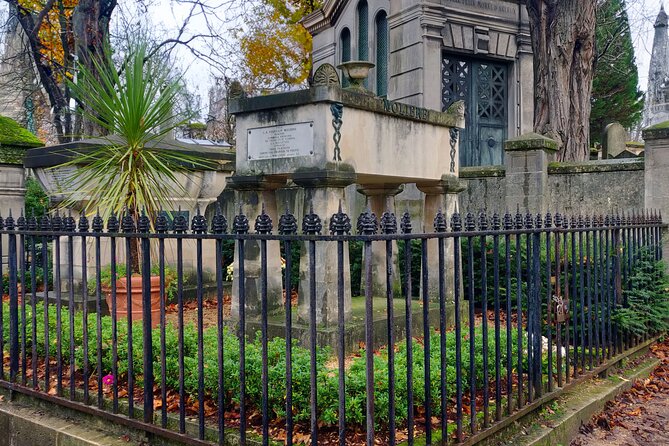Visit to Père Lachaise Cemetery: a self-guided tour - The cemetery highlights the route steers you toward