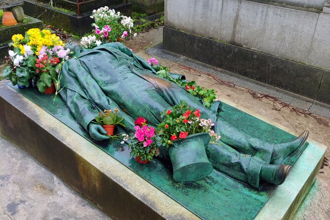 Visit to Père Lachaise Cemetery: a self-guided tour - Getting your bearings fast: solving puzzles without getting stuck