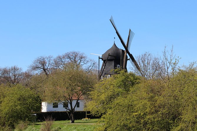 Walk Malmö with an audio guide - Öresund Bridge and Turning Torso: the finish that feels modern