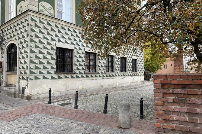 Warsaw's Old Town A Self-Guided Audio Tour - Rynek Starego Miasta: the central square you’ll understand more on foot