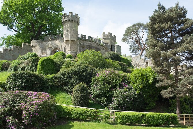 Warwick Self-Guided Immersive Audio Walking Tour - A 45-minute Warwick audio walk that fits any schedule