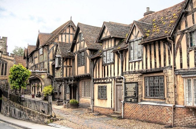 Warwick Self-Guided Immersive Audio Walking Tour - The GPS map and photo prompts: less wandering, better pictures