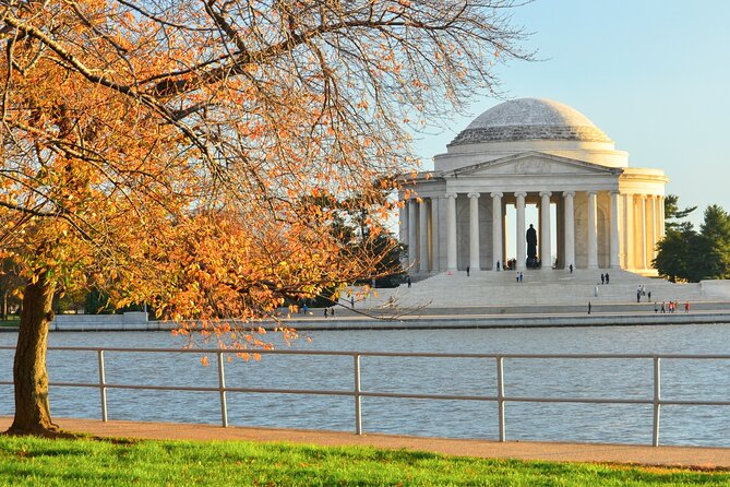 Washington DC Monuments Self-Guided Walking Audio Tour - WWII Memorial and the National Mall: pay attention to the small stuff