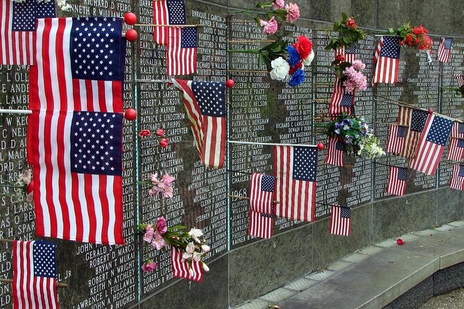 Washington DC Monuments Self-Guided Walking Audio Tour - Lincoln Memorial to the Korean War Veterans Memorial: two very different ways to remember