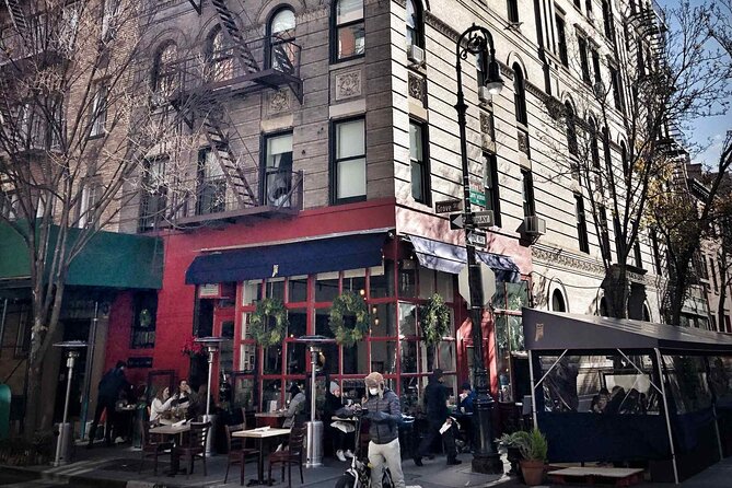 West Village's Flappers, Freaks & Punks: A Self-Guided Audio Tour - Grove Court and O. Henry’s inspiration: the power of a small detail