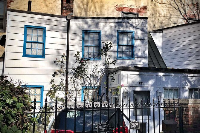 West Village's Flappers, Freaks & Punks: A Self-Guided Audio Tour - Twin Peaks, Magnolia Bakery, and Palazzo Chupi: pop culture plus weird architecture