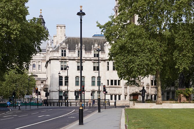 Westminster Famous Sites Self-Guided Audio Walking Tour - Stop 2: Boadicea and Her Daughters, beyond the usual postcard