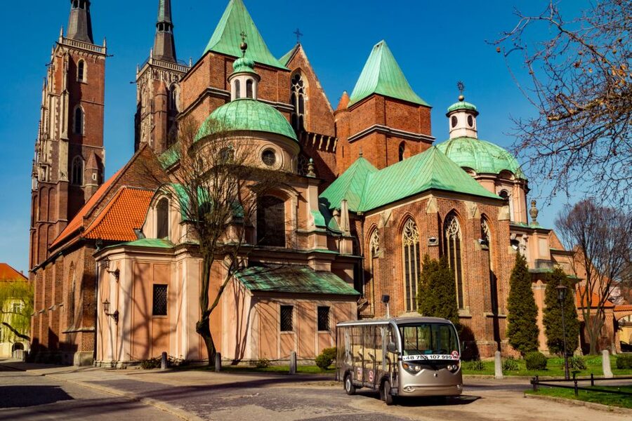 Wroclaw: E-Car Tour and Audio Guide - Who should book this tour (and who might skip it)