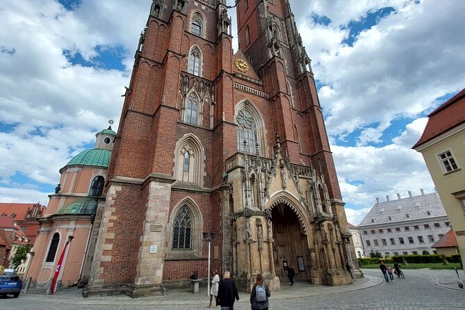 Wrocław’s Old Town: A Self-Guided History Tour - Market Square Start to Alexander Fredro: The Quick Setup That Matters