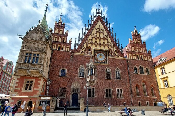 Wrocław’s Old Town: A Self-Guided History Tour - Old Town Hall Area and the Pillory: Justice in Stone Form