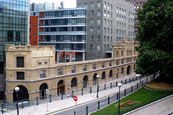 Year of Love in Bilbao: Self-Guided Romantic Puzzle Quest - Museo de Bellas Artes and Puppy: Art Meets Play