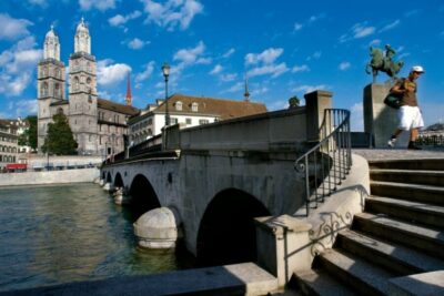 Zurich: City Top Attractions Tour by Bus with Audio Guide - What 2 Hours Covers on the Zurich Loop