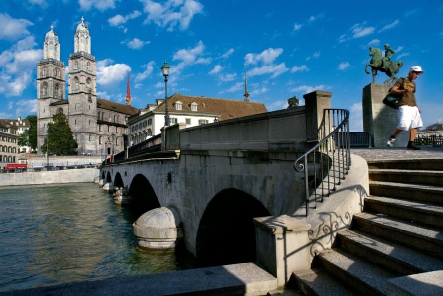 Zurich: City Top Attractions Tour by Bus with Audio Guide - What 2 Hours Covers on the Zurich Loop