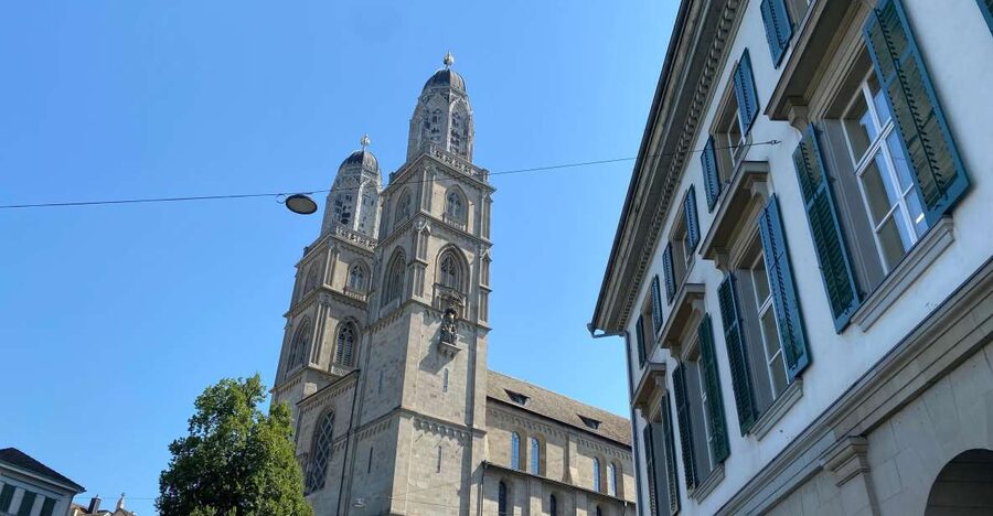 Zurich in the Mirror of the Past: Self-Guided Audio Tour - Paradeplatz and Bahnhofstrasse: Where Zurich feels like a modern city